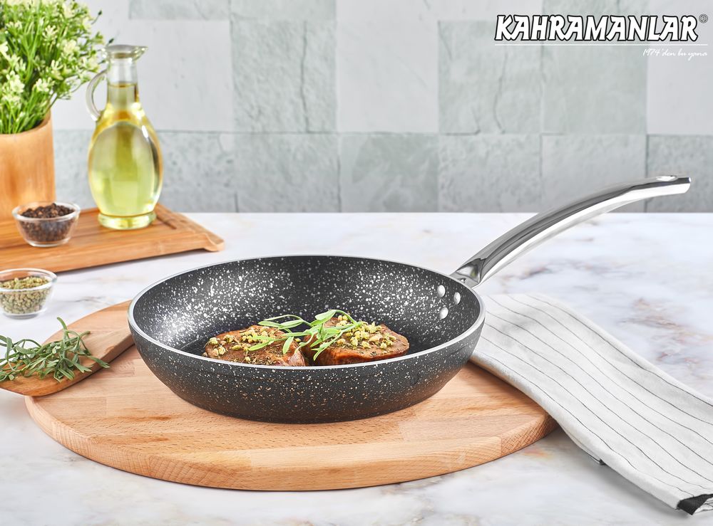 26NO STONE TAVA BLACK